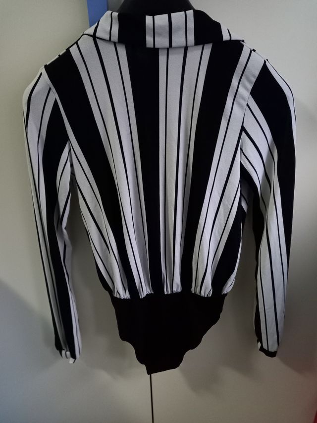 Body camicia bianca righe nere Bershka