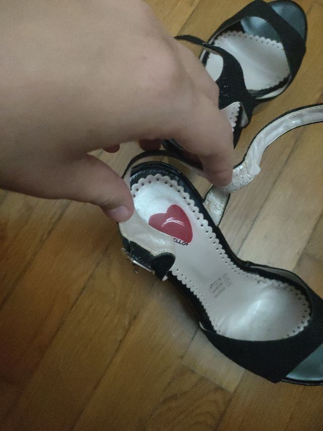 Sandalo con zeppa nere