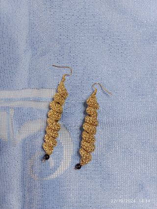 Parure lavorata all'uncinetto