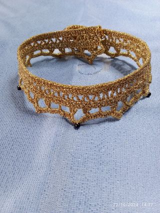 Parure lavorata all'uncinetto