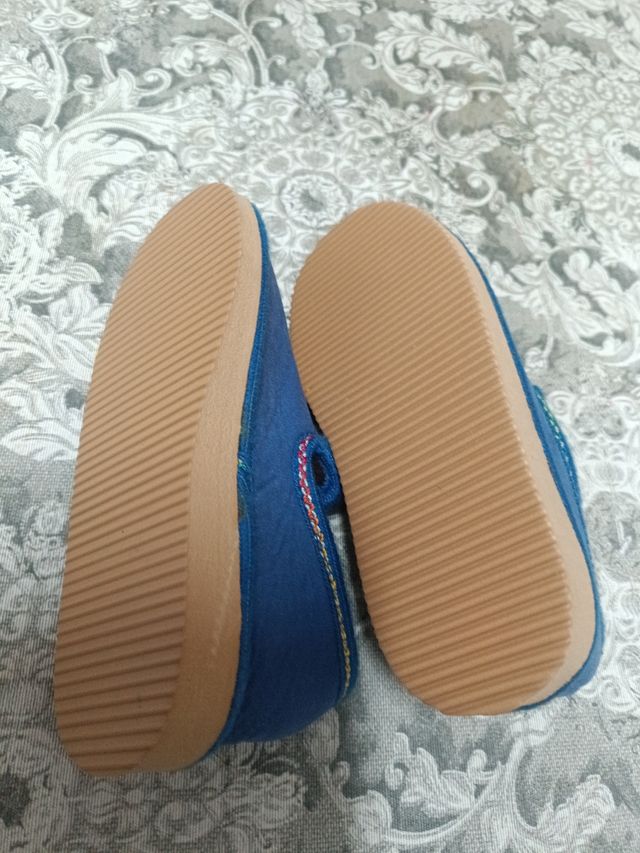 Zapatillas niño o niña, n, 30 por 6€