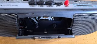 RARO AIWA CS-P1 RADIO CASSETTE AM/FM ESTEREO