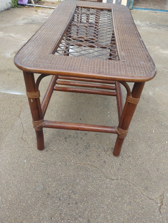 Mesita centro de mimbre con cristal