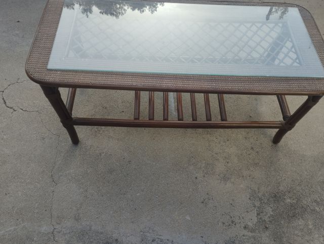 Mesita centro de mimbre con cristal