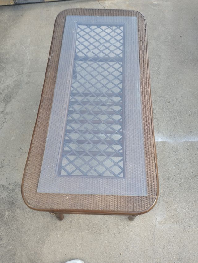 Mesita centro de mimbre con cristal