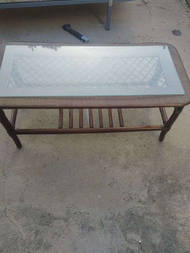 Mesita centro de mimbre con cristal