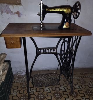Máquina de coser singer antigua