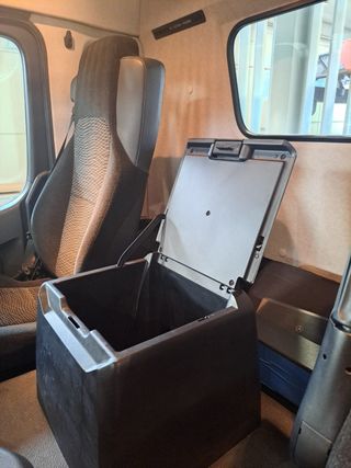 Mercedes Arocs con palfinger pk20