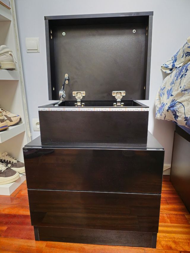 Mesita de noche moderna