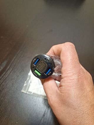 Caricabatteria per auto multipresa usb