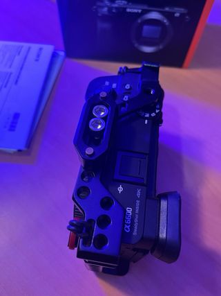 Cámara Sony a6600 + jaula Smallrig COMO NUEVO