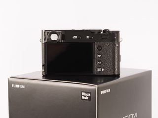 CAMARA FUJI X100 VI NEGRA