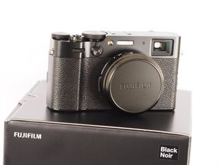 CAMARA FUJI X100 VI NEGRA
