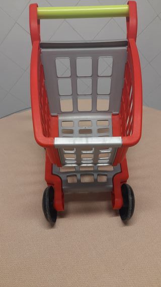 Carrito de supermercado con productos