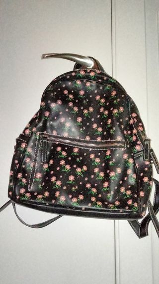 Mochila negra pull n bear