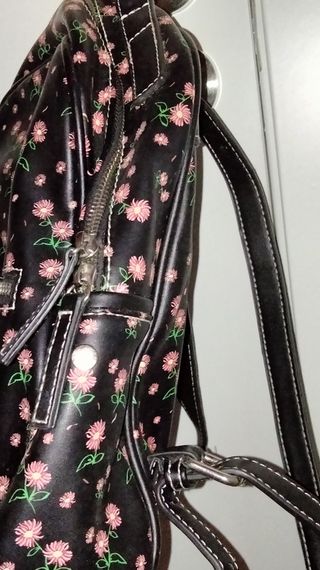 Mochila negra pull n bear