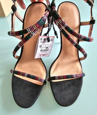 Sandalia tacón brillos negro zara