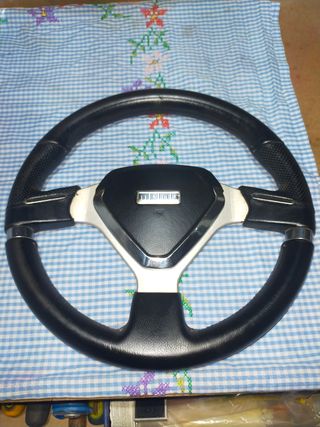 Volante Momo 