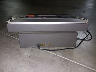 Máquina de escribir electrónica antigua.