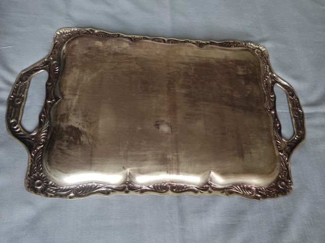 VECCHIO VASSOIO CON MANICI