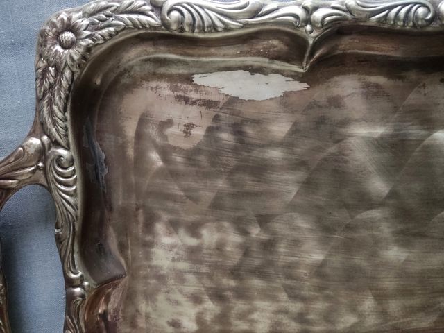 VECCHIO VASSOIO CON MANICI