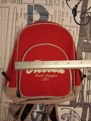 Mochila Reebok 30 cm nueva.