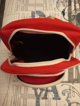 Mochila Reebok 30 cm nueva.