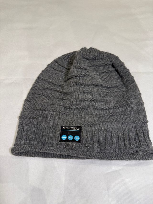 Beanie con casocos integrados music hat