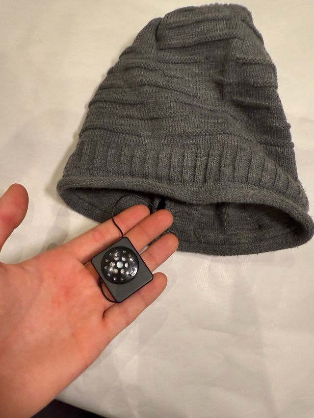 Beanie con casocos integrados music hat