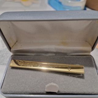 Pasador de corbata metalico