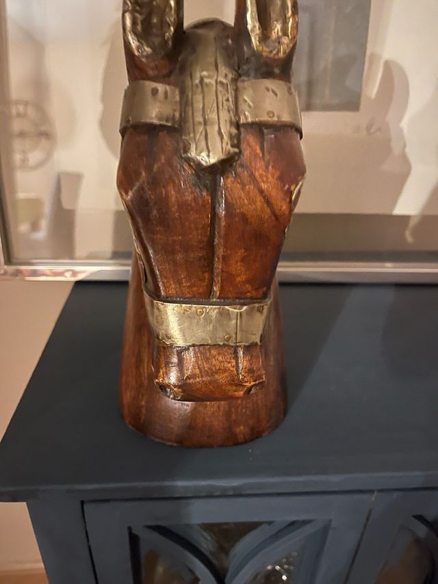 Cabeza de caballo de madera