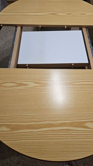Mesa extensible y sillas