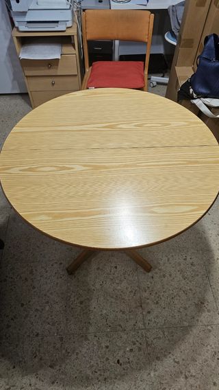 Mesa extensible y sillas