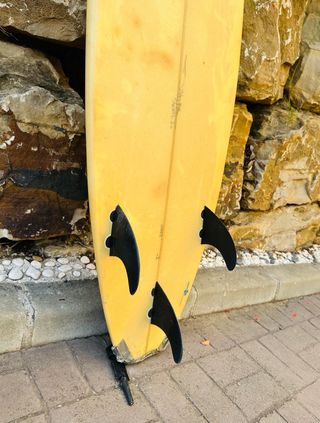 Tabla de Surf Pukas con tobillera.