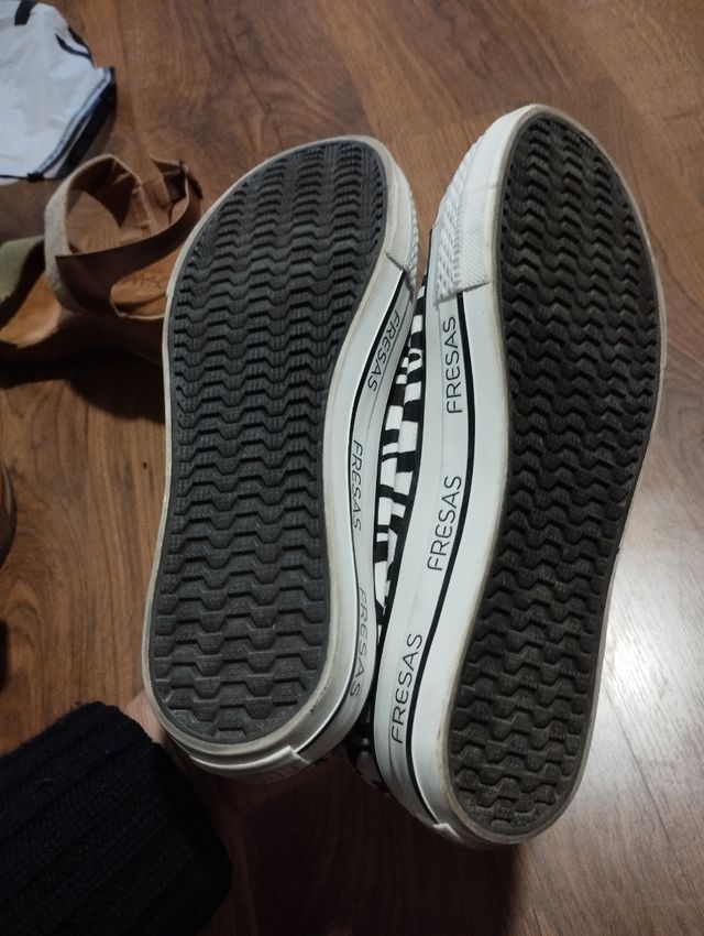 Tenis cebra marca Fresas By Conguitos