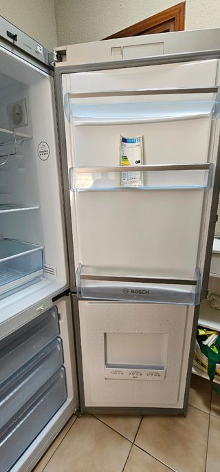 URGE - Nevera Bosch de acero inoxidable