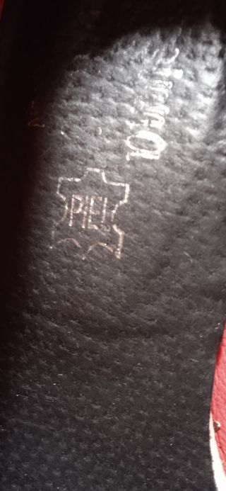 Zapatos de piel ,rojos, tacón 5 cm