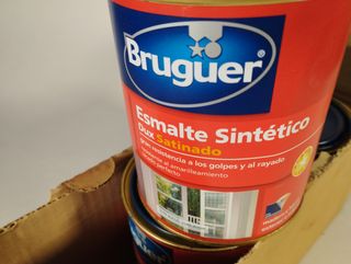 Caja de pintura esmalte satinado azul Bruger 