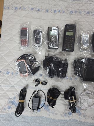 LOTE 15 TELÉFONOS MOVILES