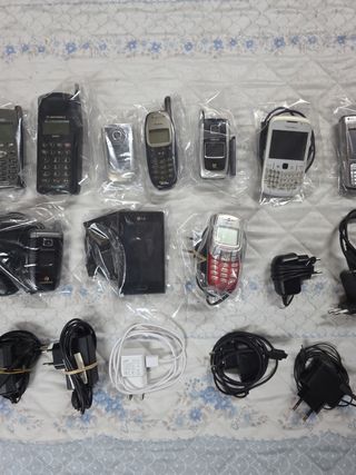 LOTE 15 TELÉFONOS MOVILES
