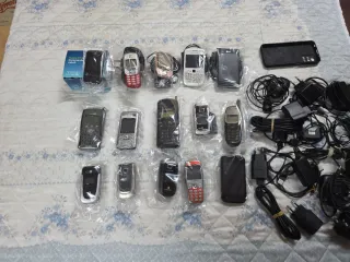 LOTE 15 TELÉFONOS MOVILES