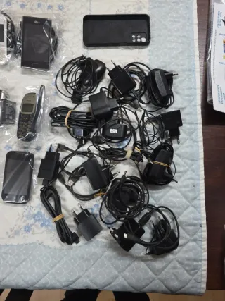 LOTE 15 TELÉFONOS MOVILES