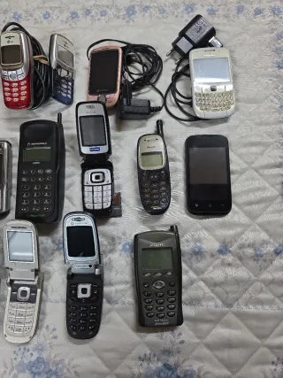 LOTE 15 TELÉFONOS MOVILES