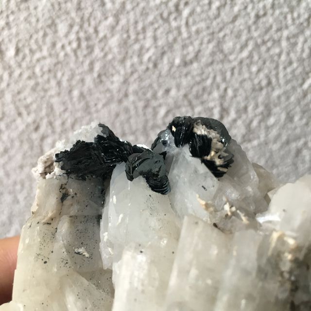 Minerali Rosa di Ferro Ematita su Adularia