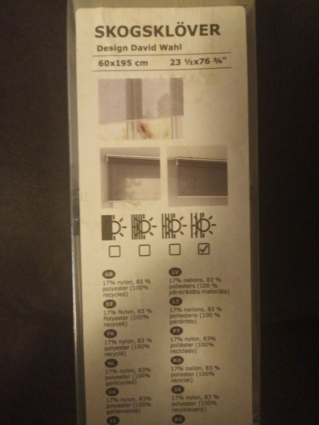 Estor discreto filtra la luz exterior