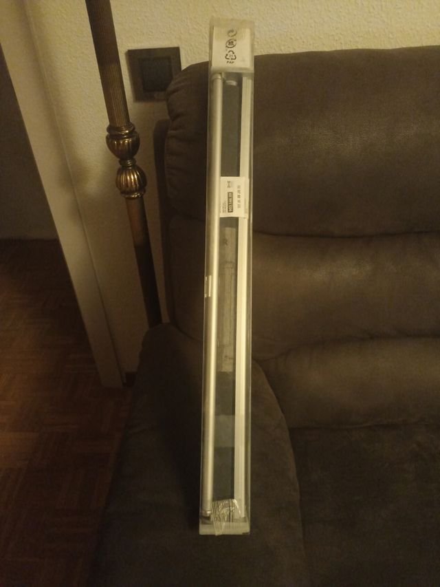 Estor discreto filtra la luz exterior