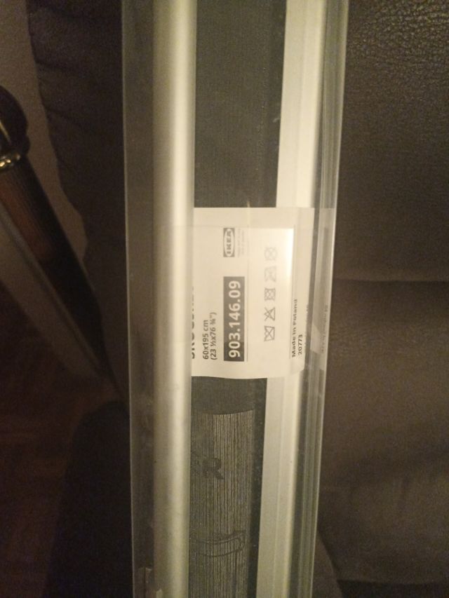 Estor discreto filtra la luz exterior