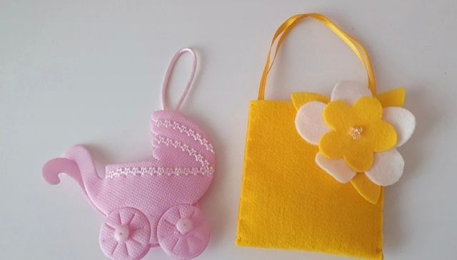 Piccoli addobbi in panno colorato