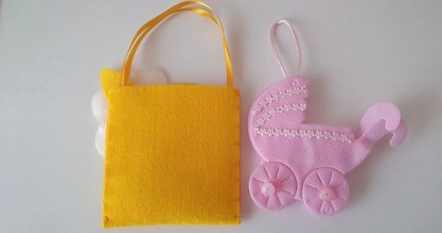 Piccoli addobbi in panno colorato