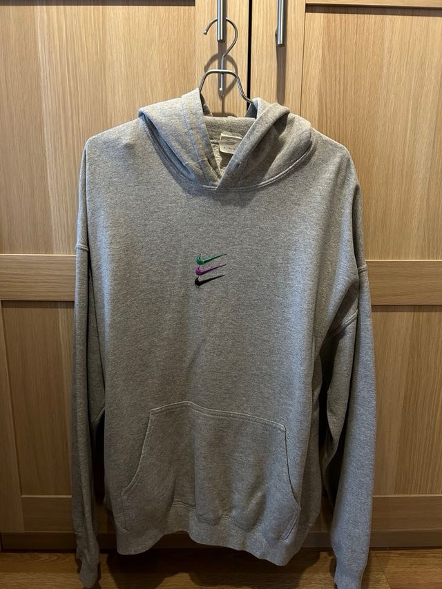 Sudadera con capucha tres ticks